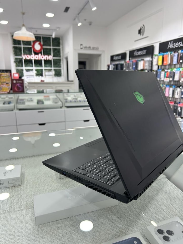 Monster Abra A5 V17.2 RTX 3050 Ti / i5-11400H / 144Hz Gaming Laptop - 3