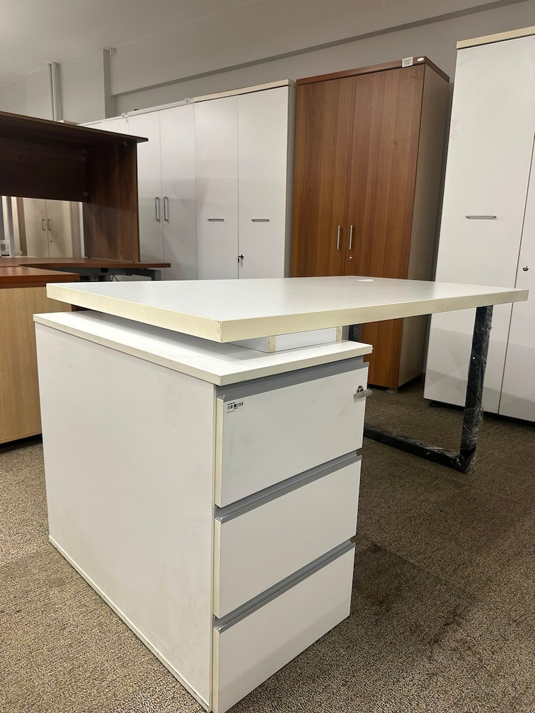 KLAS OFİS ÜSKÜDAR 140x80 BEYAZ KESON AYAKLI ÇALIŞMA MASASI - 4