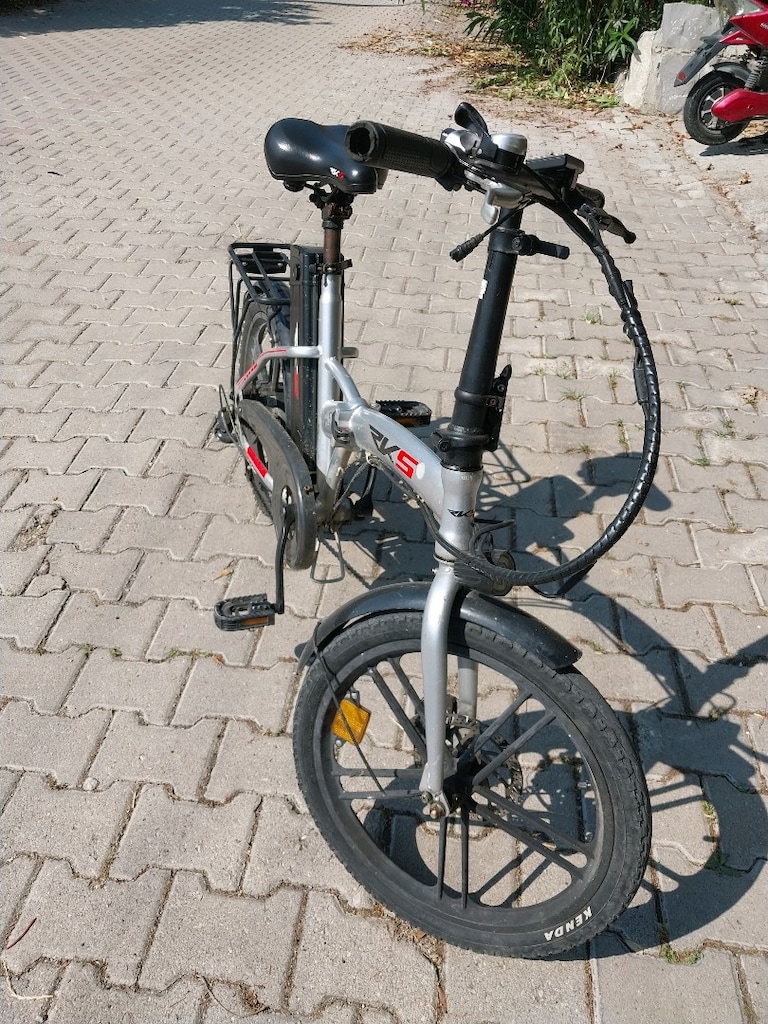 RKS markasının BN5 Pro model elektrikli ve katlanabilir bisikletidir. - 4