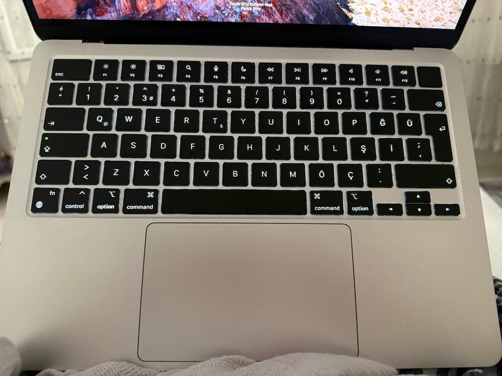 MacBook Air M2 2022 – 13.6” | 8 GB RAM | 256 GB SSD - 3
