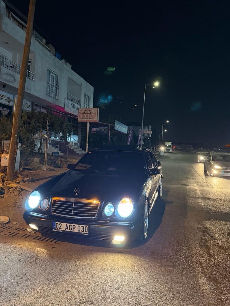 MERCEDES E200 - 6