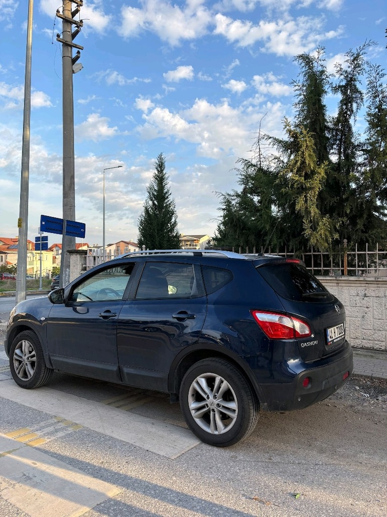 Siyah Nissan Otomobil - 5