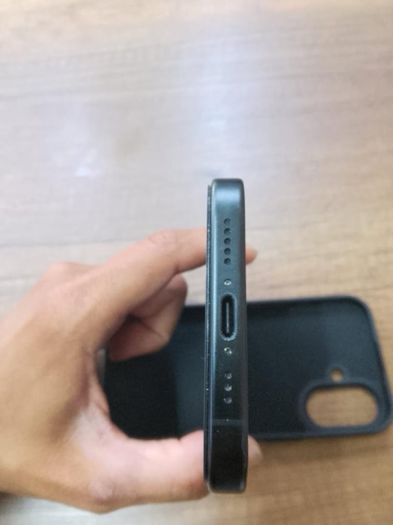 iPhone 16 siyah yurtiçi - 4