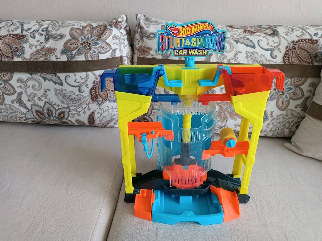 HOT WHEELS STUNT GARAGE SETİ