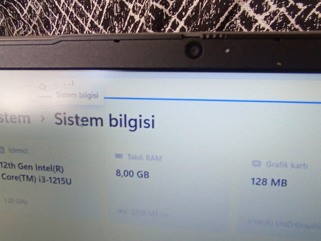 Lenovo IdeaPad 3i (15",7) - 8