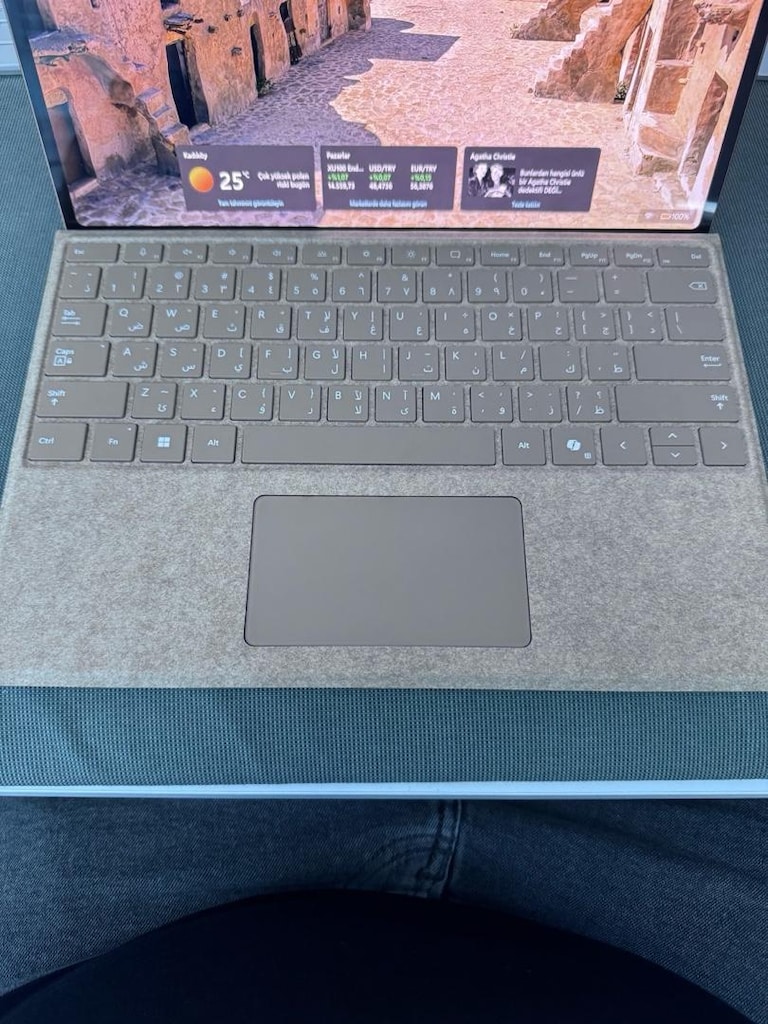 Microsoft Surface Pro Copilot 13 Touch OLED Snapdragon X Elite - 4
