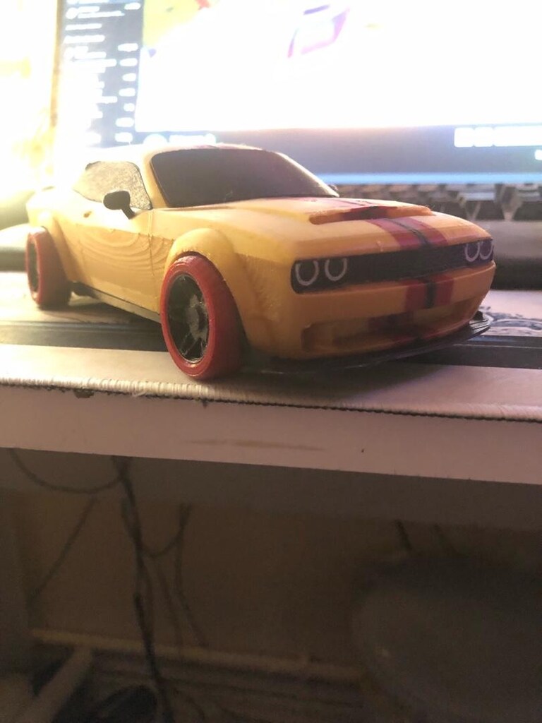 Dodge Challenger Hellcat SRT - 4
