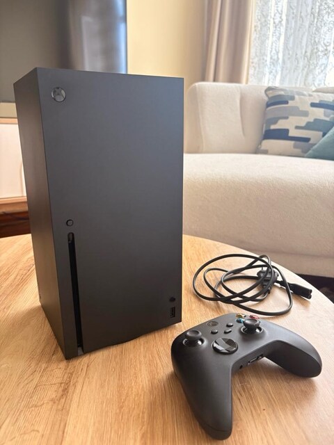 Xbox Series X 1 TB Konsol + 1 Xbox Gamepad