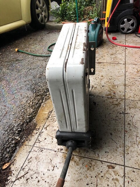 otomatik basınçlı hortum sarıcı.