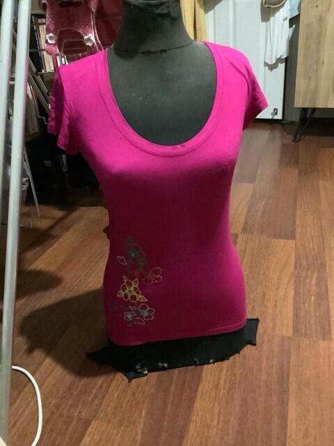 fuşya renk çiçekli t shirt