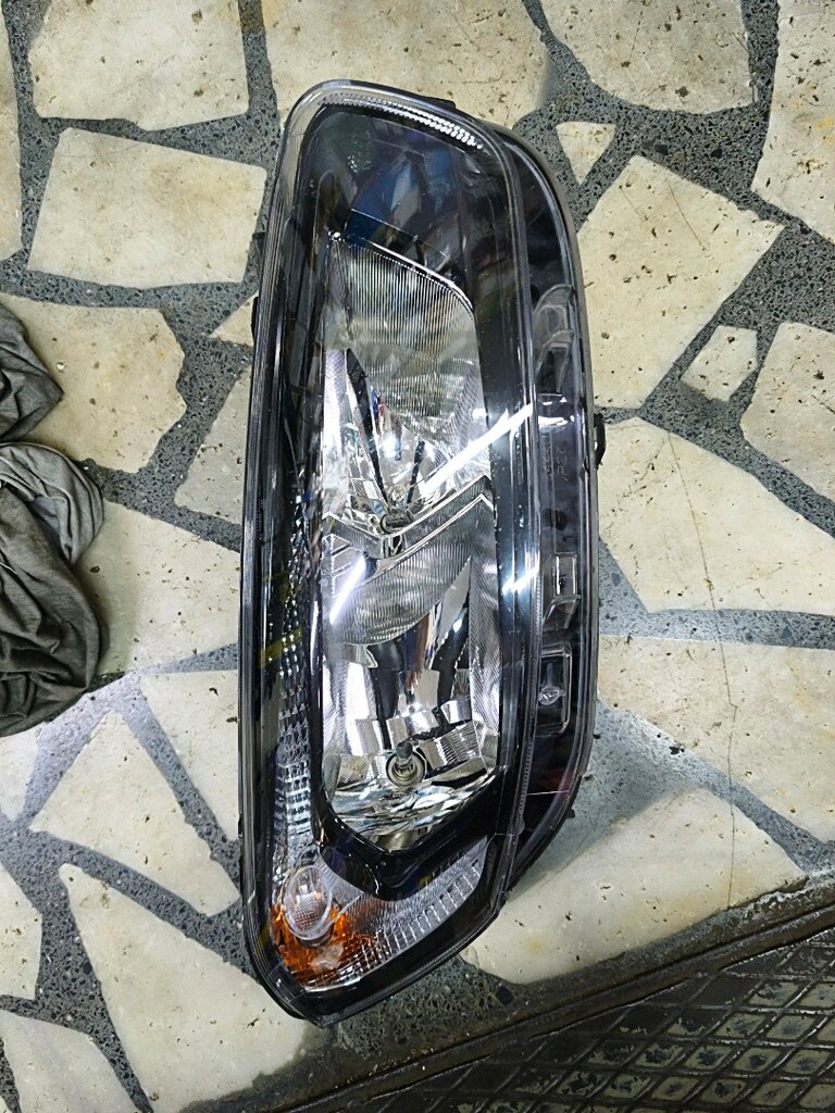 Courier Sağ Far - 6
