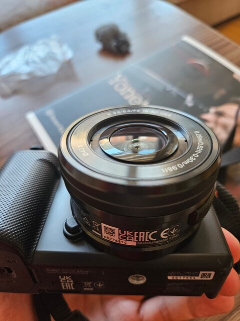 Sony ZVE10 + 16-50 mm Lens