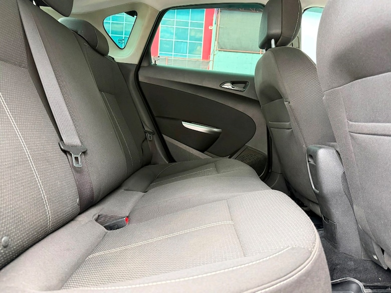Otomatik vites Opel Astra bakımlı temiz araç - 11
