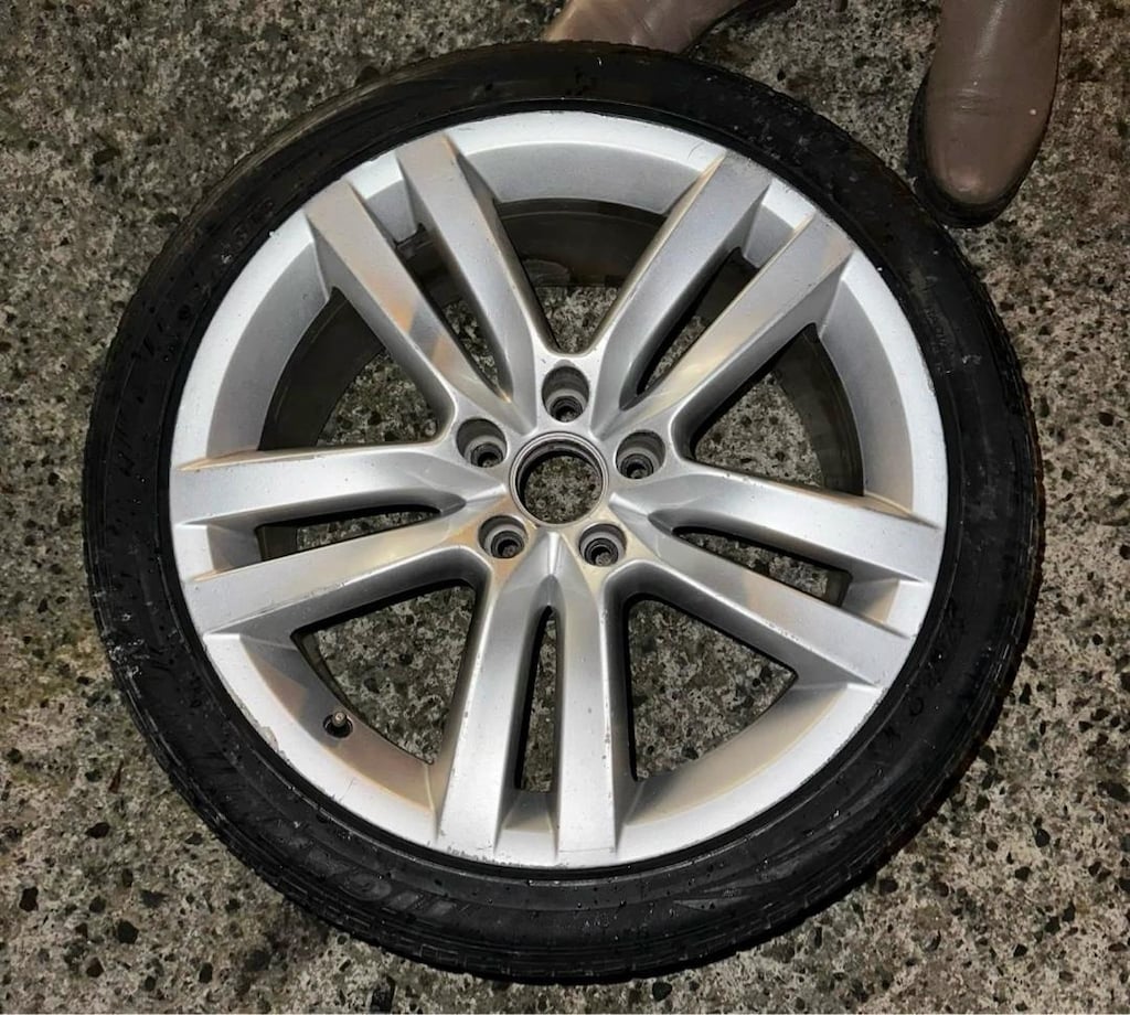 Jantın bijon ölçüsü 5x112'dir ve Passat, Jetta, Golf gibi diğer Volksw - 6