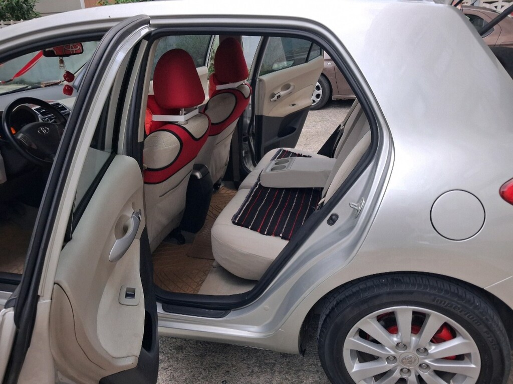 toyota auris elegant - 13