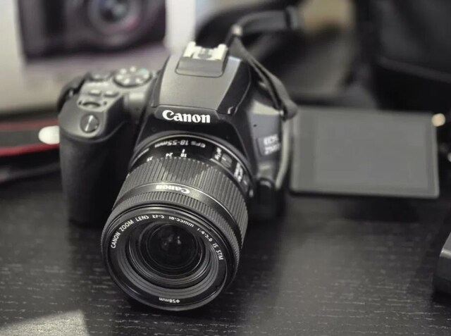 CANON EOS 250D 18-55MM 22 AY GARANTİLİ