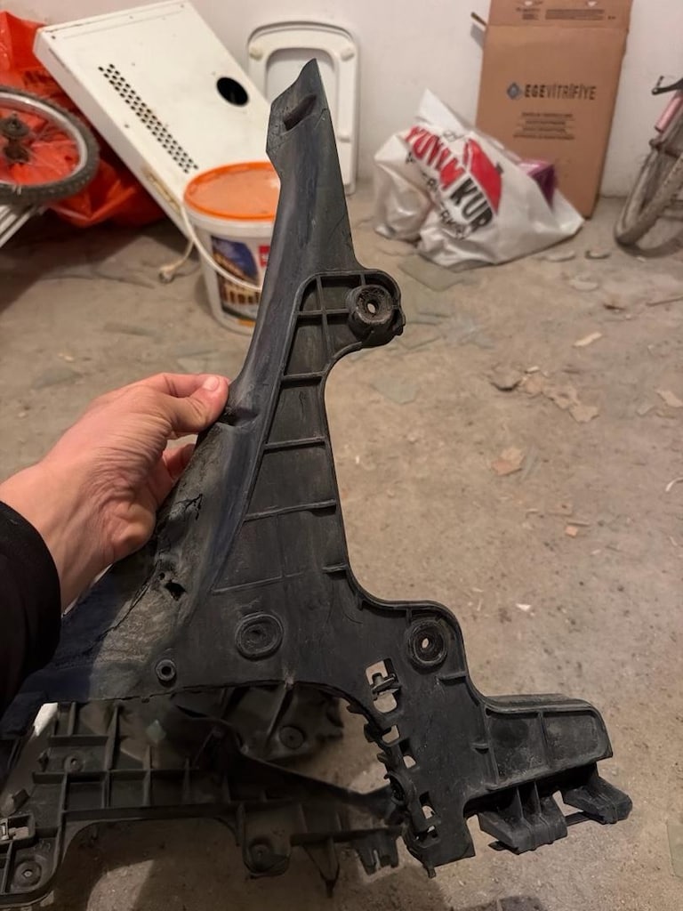 Audi A3 Arka Sağ Sol Tampon Bağlantı Braketi (Kızak) - 8P3807378B - 3