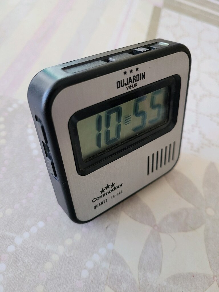 satilik masa ustu saat - 2