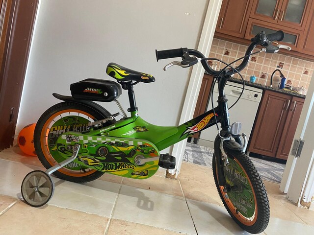 bianchi hot wheels 16 jant arka sepetli ve yan teker çocuk bisikleti