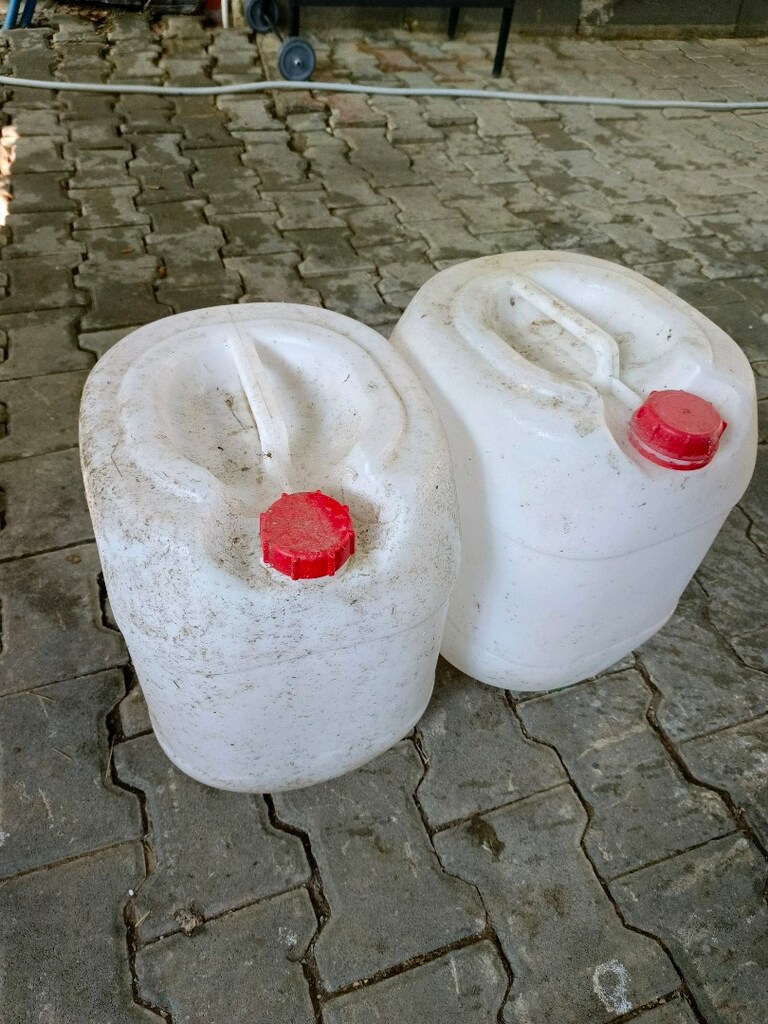 25 litrelik ve 20 ltrlik bidon 5 adet komple verilecektir - 3