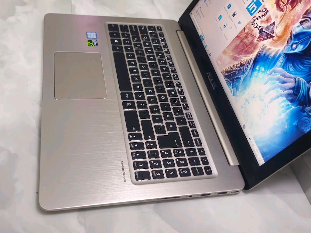 Asus i7 7700HQ GTX 1050 4GB 12GB Ram 256GB SSD - 2