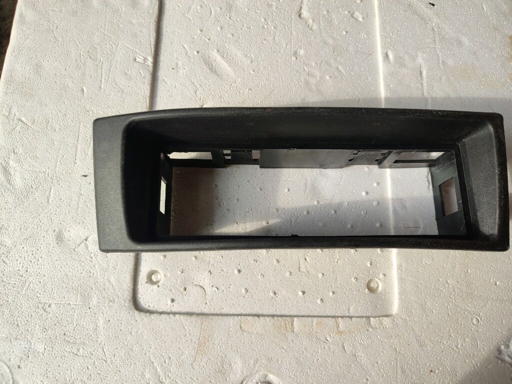Megane 1 teyp çerçevesi - 11