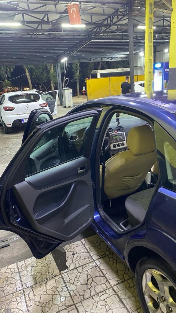 FORD FOCUS 2006 SEDAN - 11