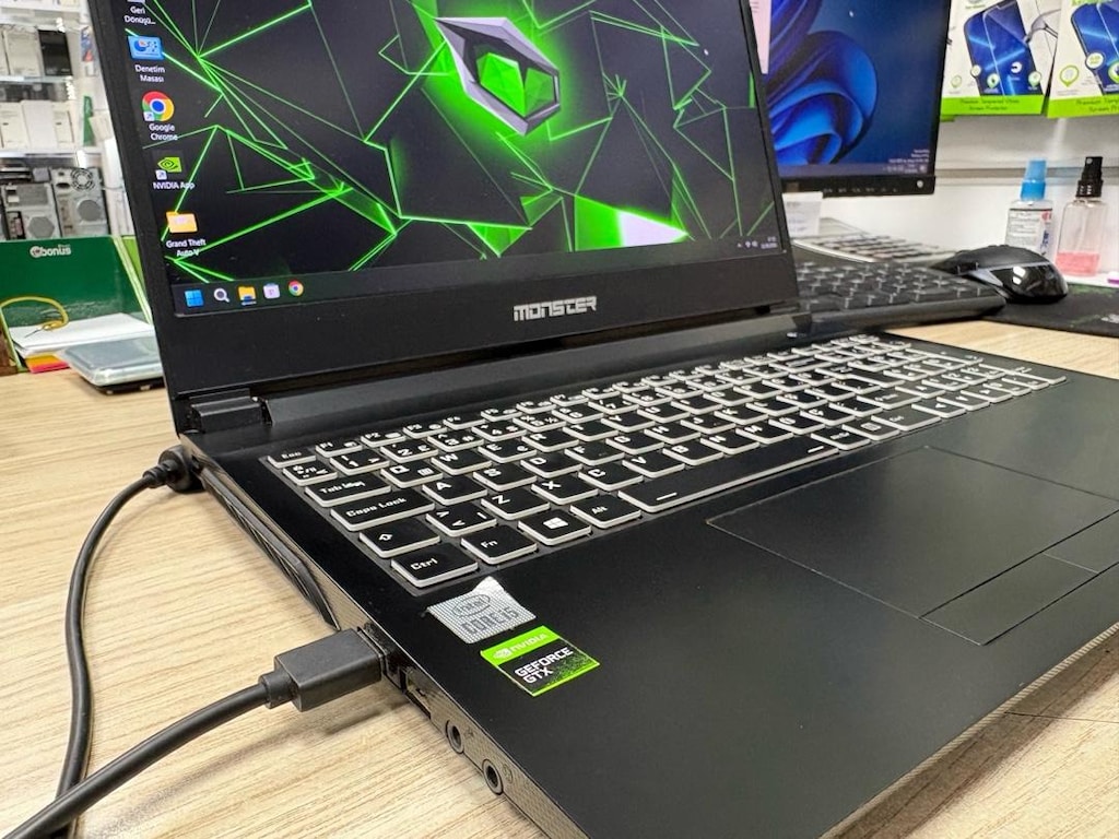 MONSTER ABRA A5 V16.6 İNTEL İ5-10200H GTX 1650Tİ 4GB VRAM - 4