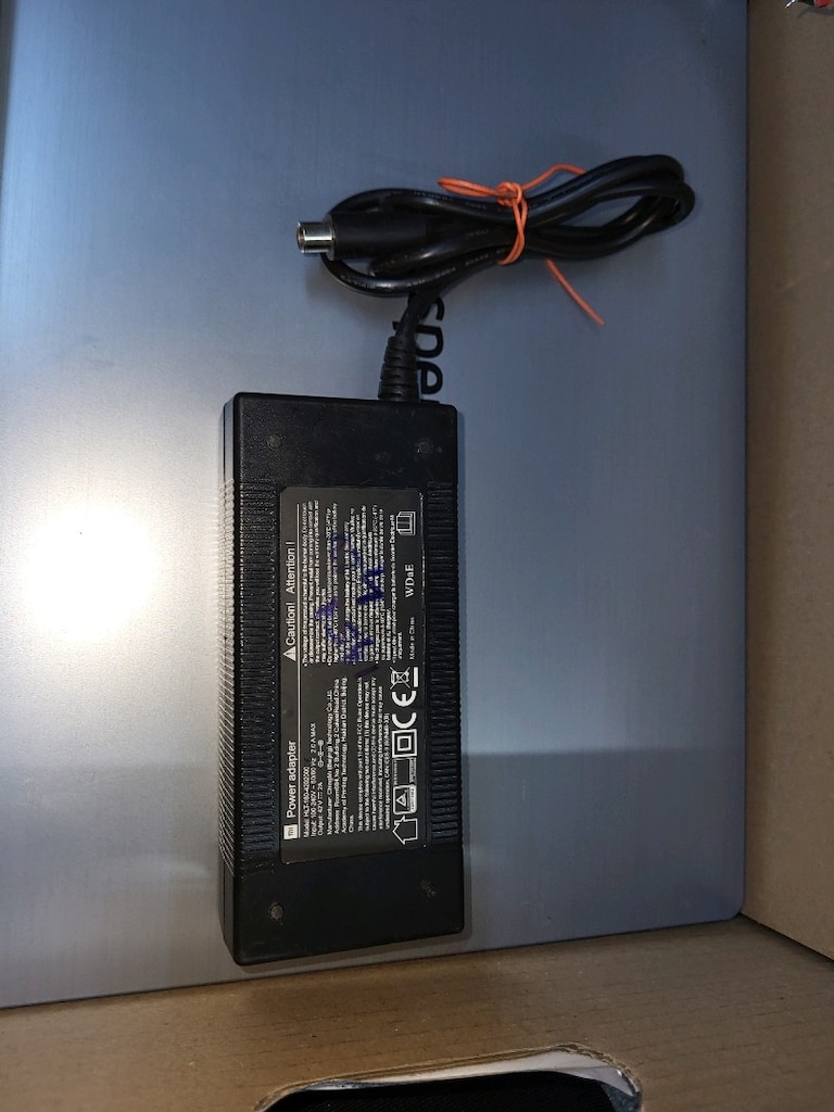 36 volt LİTYUM PİL İÇİN 42 VOLT 2 AMPER Mİİ SCOOTER ADAPTÖR 2EL - 3