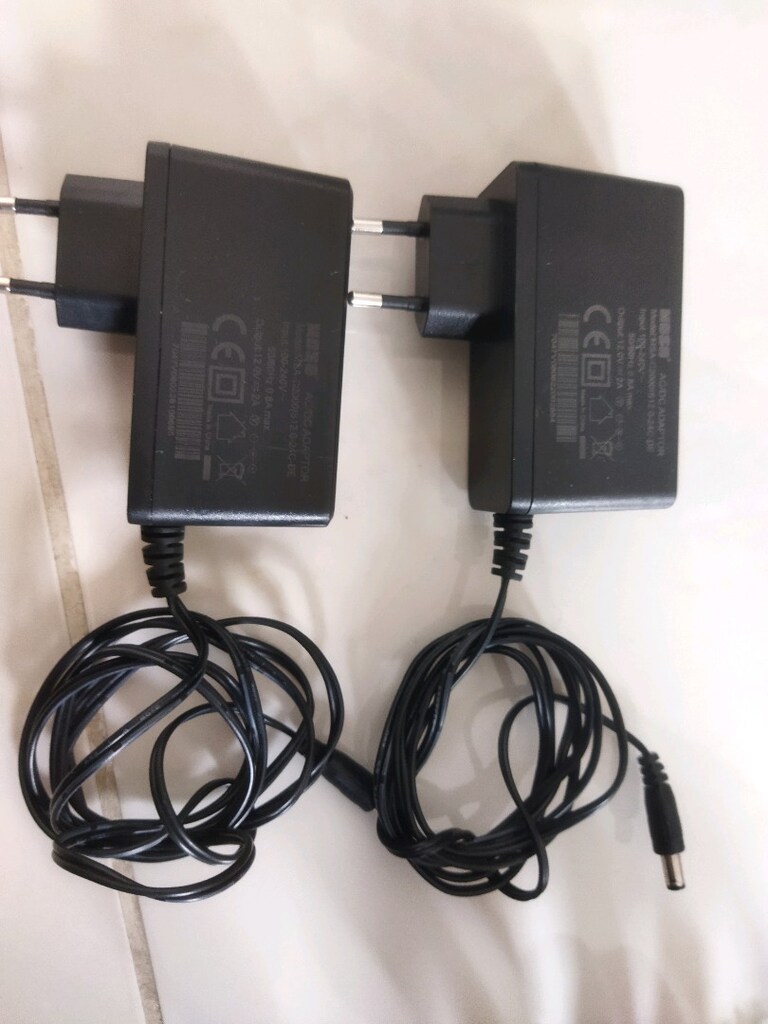 Adaptör kaliteli büyük 12 V 2A sorunsuz - 3