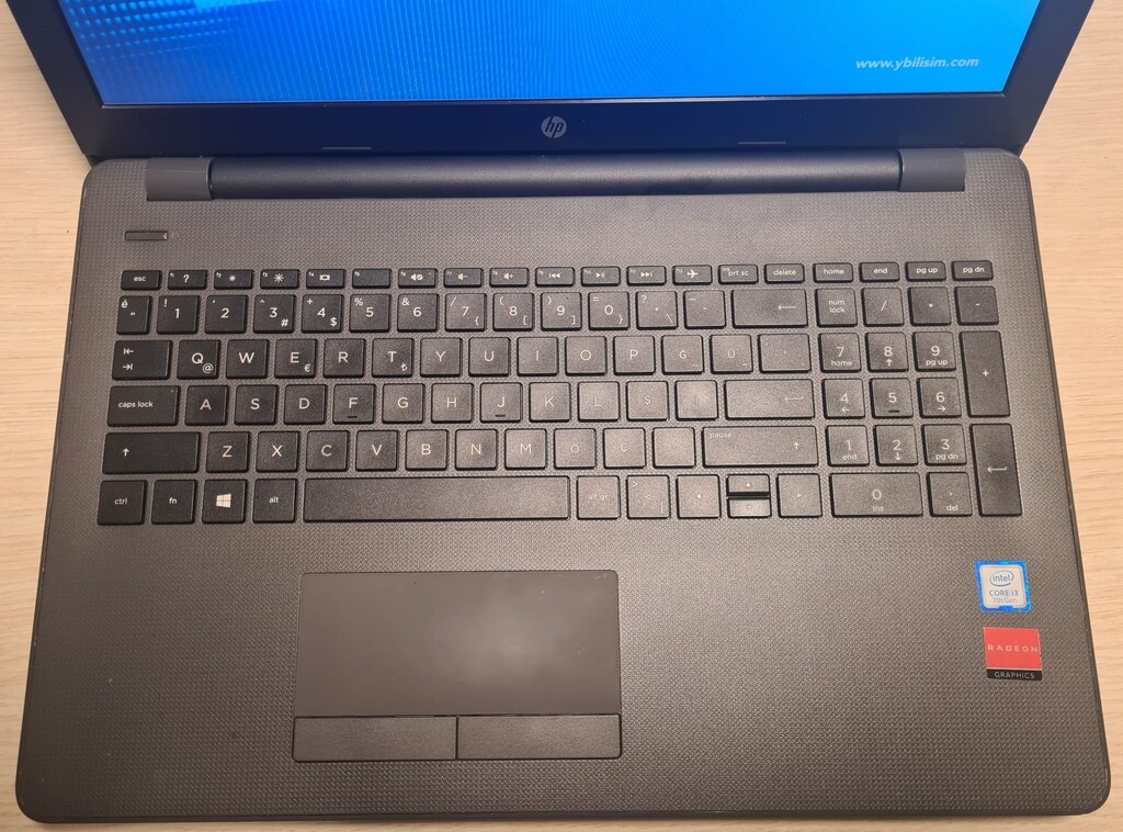 HP 250 G6 15.6 I3-7020U 2GB AMD M330 8GB RAM 240 GB SSD - 2