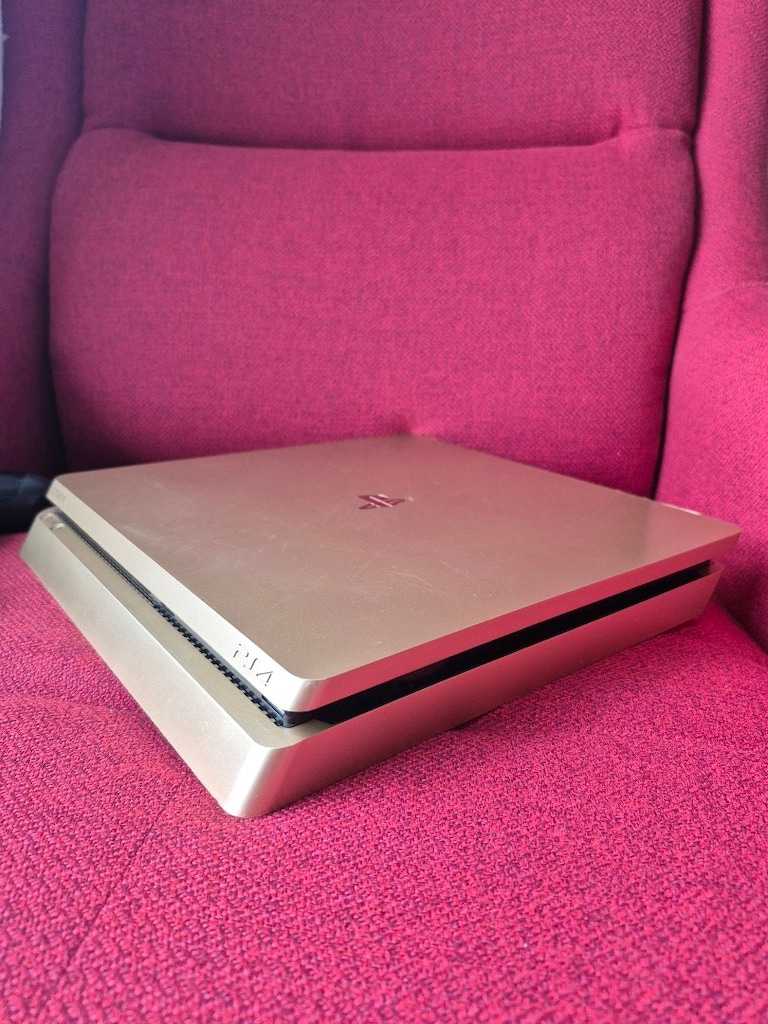 Playstation 4 Slim 500GB Gold Sürüm 12.02 - 3