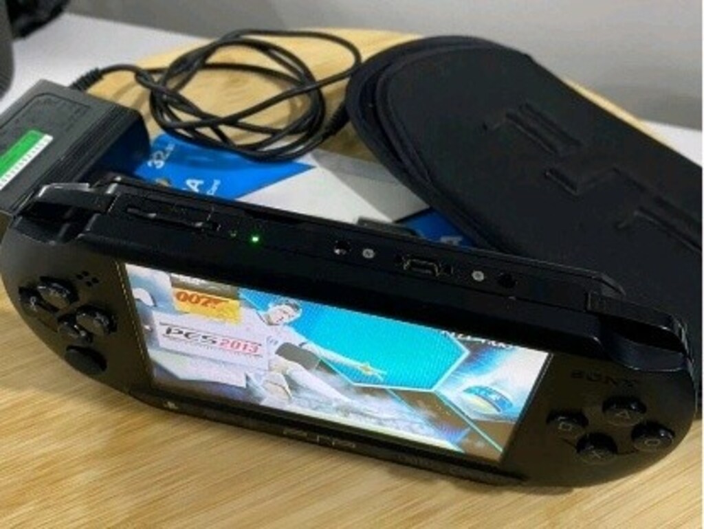 PSP SONY E -1004 STREET 32 GB + 55 TANE POPÜLER OYUN YÜKLÜ TEMİZ CİHAZ - 3