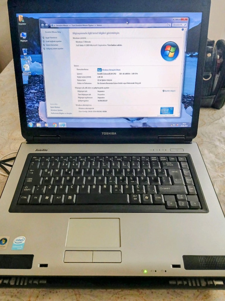 Toshiba Satellite L40-139 - 4