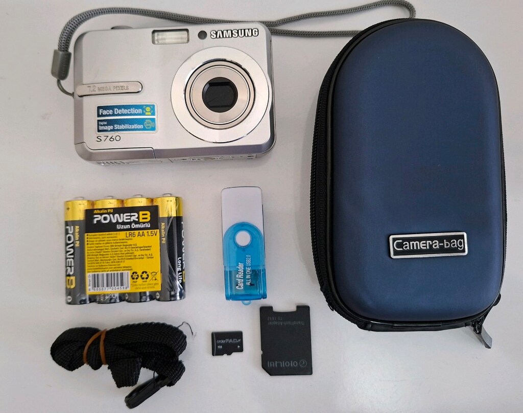 Samsung S760 Dijital Fotoğraf Makinesi 7.2 Megapiksel 3x Zoom Gümüş - 12