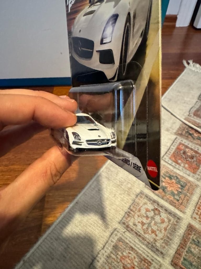 Hot Wheels Mercedes-Benz SLS AMG Coupe - 8