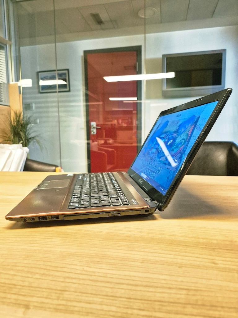 Laptop ASUS i5 İşlemci Çift Ekran Kartı 6GB Ram SSD Pili Yeni - 4