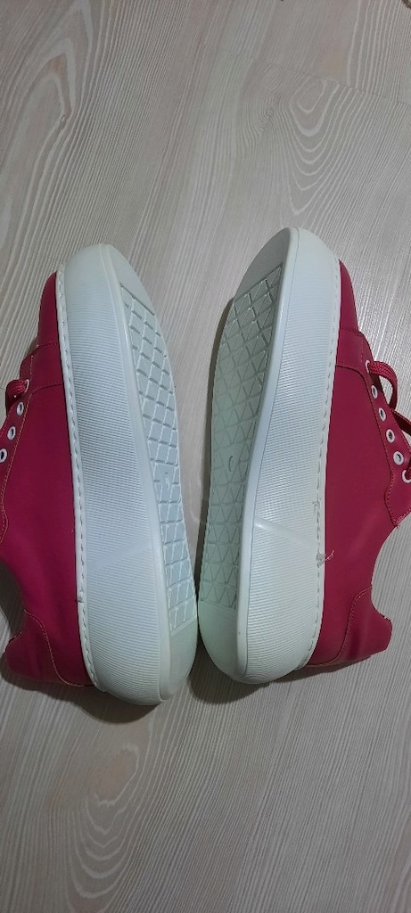 HİÇ GİYİLMEMİŞ TERTEMIZ BARBİE SNEAKER. - 2