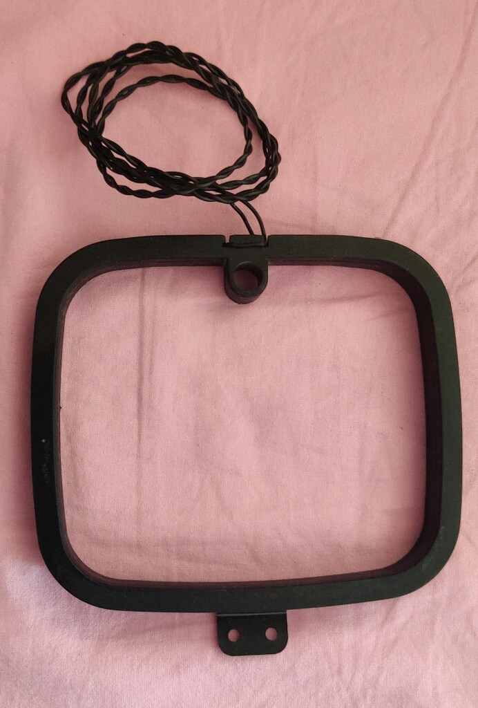 Radyo döngü antenidir (loop antenna). - 3