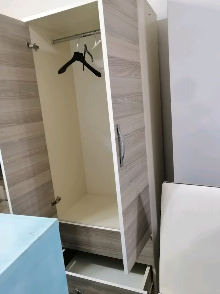 iki kapılı 2 çekmeceli aynı zamanda askılıklı gardırop - 4