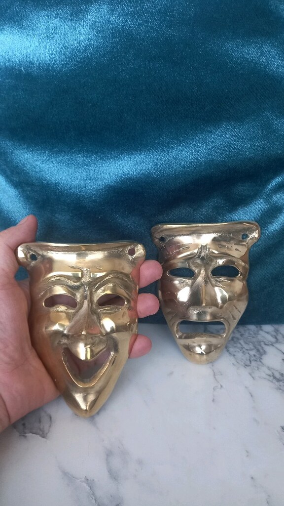 pirinç duvar maskeler. - 2