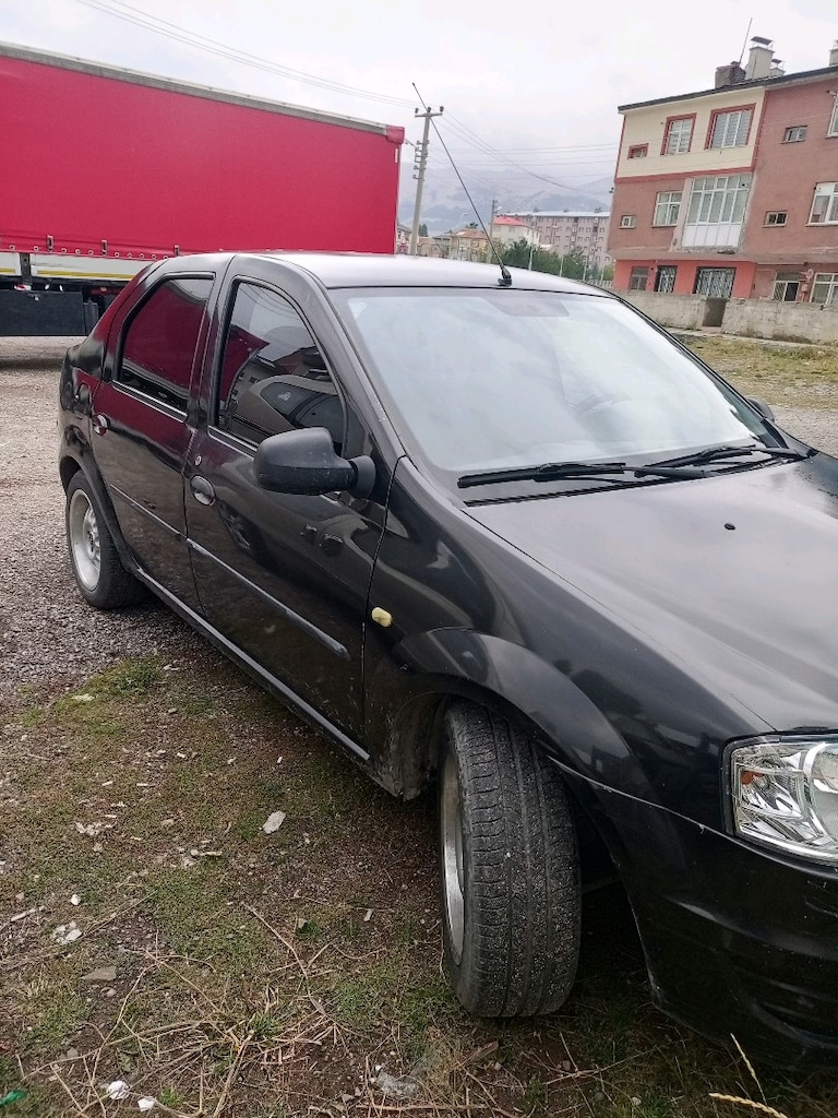 2010 model Dacia Logan - 4