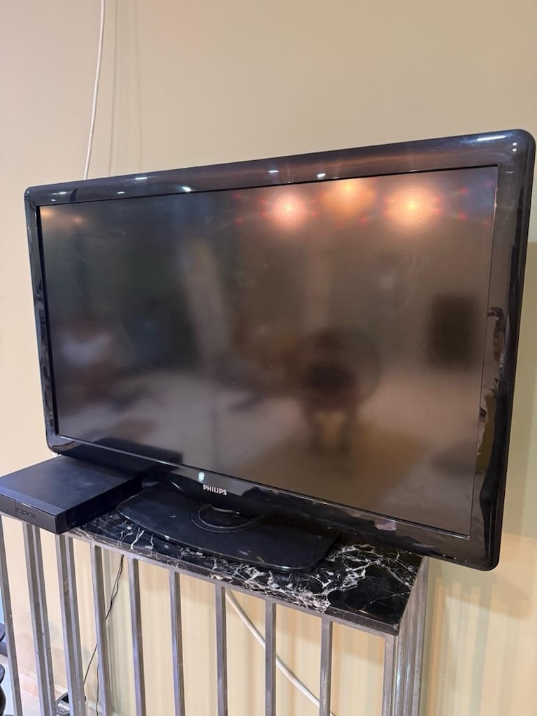 acil philips televizyon 100x64cm