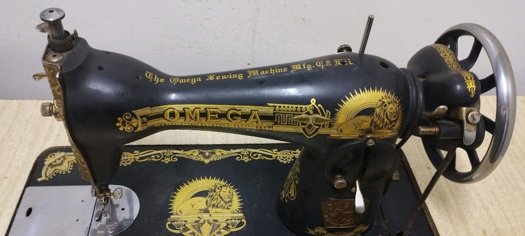 Antika 1959 model Çalışır durumda Omega Dikiş makinası - 4