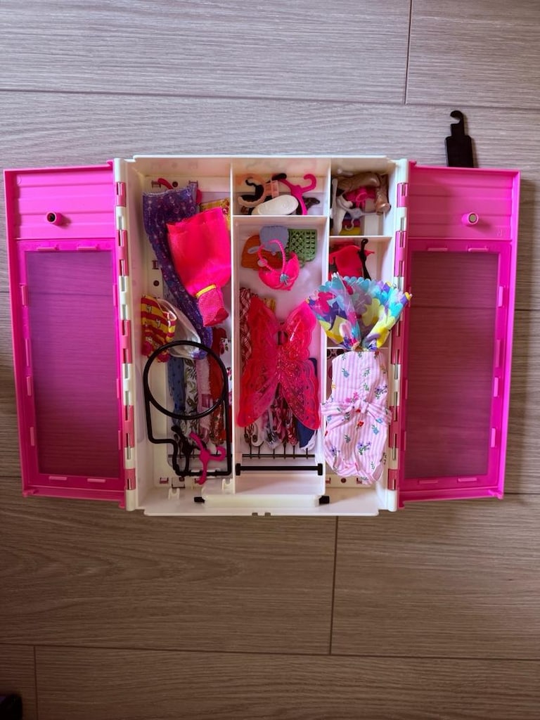 asansörlü kaydıraklı barbi evi/barbie gardrop/4 barbie+2 chelsee bebek - 4
