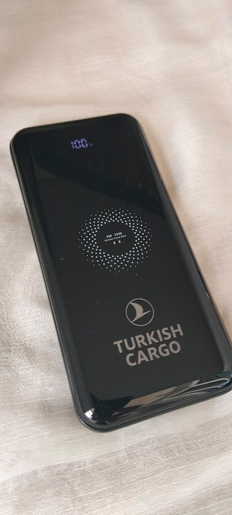 Power Bank 10.000 mAh kablosuz şarj ve dahili bağlantı kabloları - 2