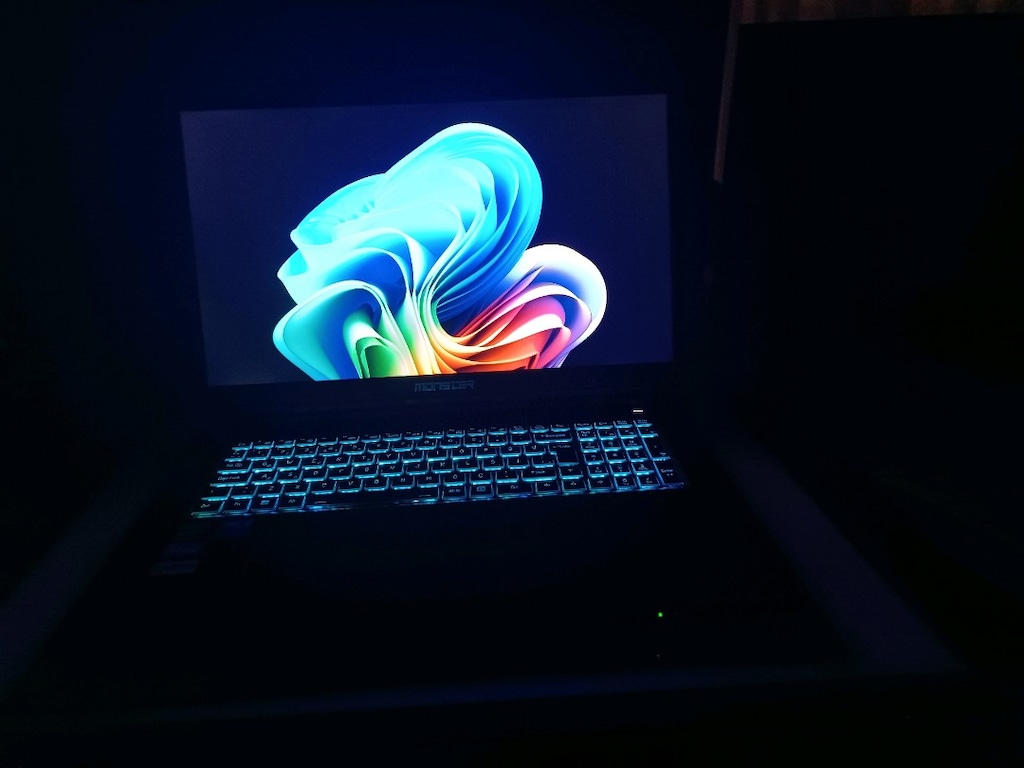 1 aylık MONSTER ABRA 17.3/144HZ/ CORE 7 ULTRA 250H 16 GB /1 TB - 15