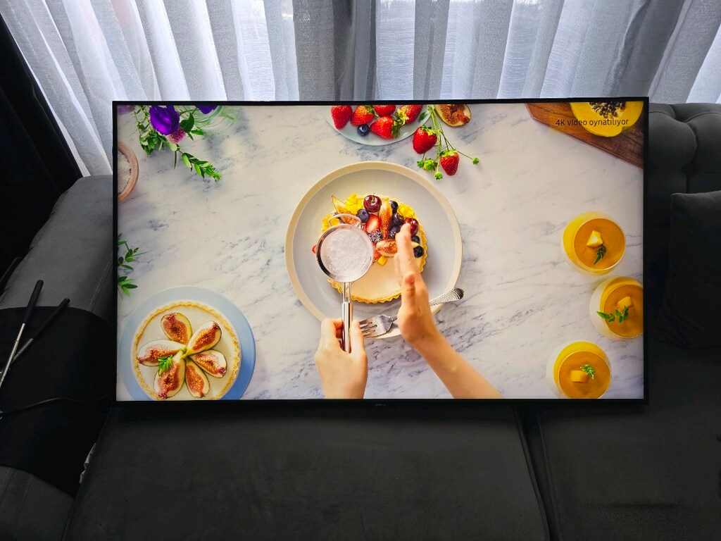SAMSUNG QE50Q60TAU 50" 4K ULTRA HD QLED TV - 2