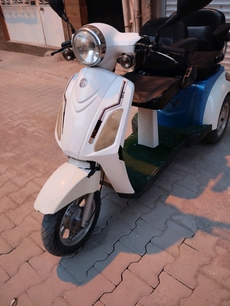 3 tekerlekli elektirikli motor aküleri güzel 5 akülü herşeyi çalışıyor - 3