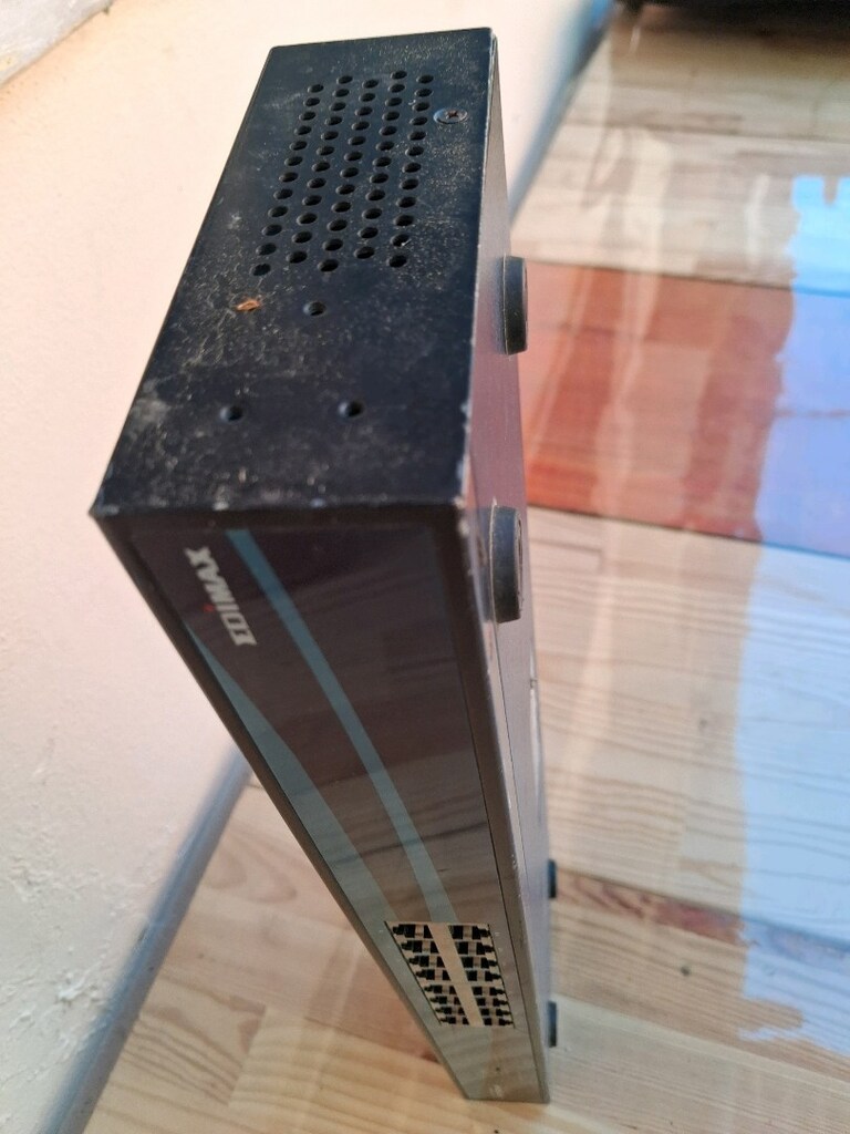 16. Port. Fast Ethernet ES. 3116RL 10/100Mbps. - 8